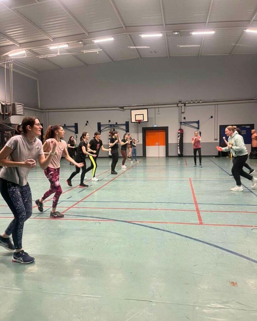 Savate Laneuveville 656741421_1541865504613991_7171036221996332843_n-819x1024 Retour sur la séance d’aéroboxe avec Anne Sophie Mathis